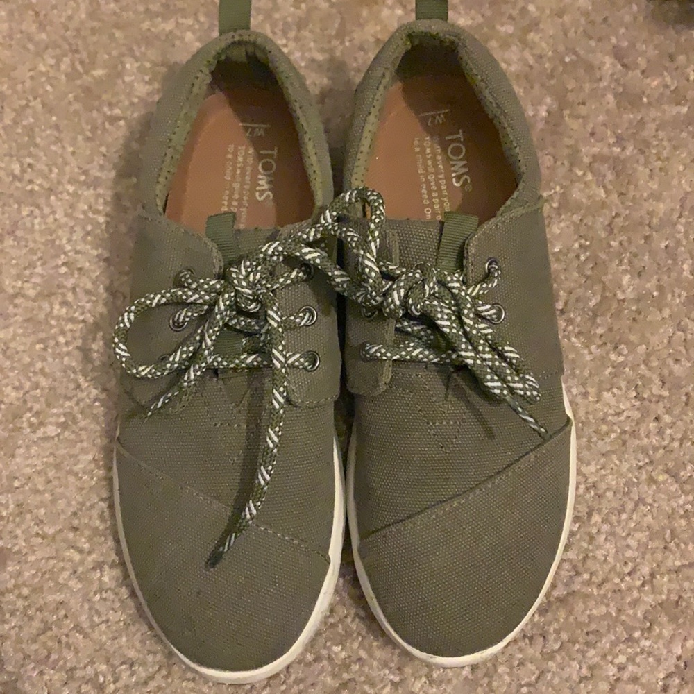 Toms sneakers